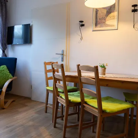 Mit Balkon Und Zwei Schlafzimmern By Interhome Apartamento